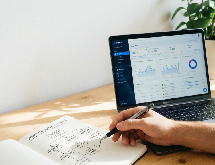 STRUCTURE BEFORE SOFTWARE, Ketika Digital Makin Canggih, Tapi Keputusan Harian Harus Naik Kelas