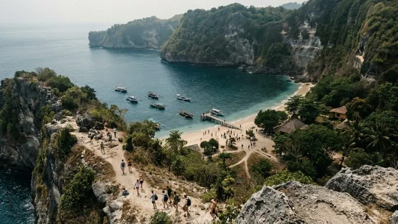 The Law of Scarcity: Mengapa Masa Depan Bisnis Pariwisata Bergantung pada Pembatasan Akses